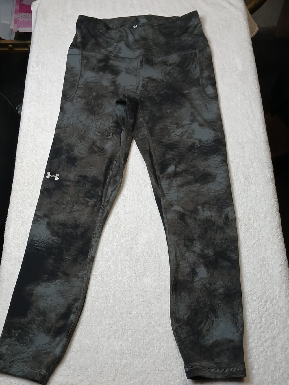 Under Armour Women Black Gray Tie-Dye Leggings